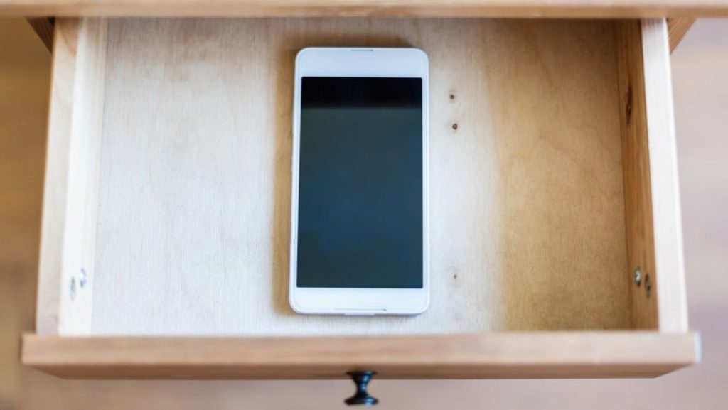 How A Digital Detox Can Help You Sleep Better And Be More Productive