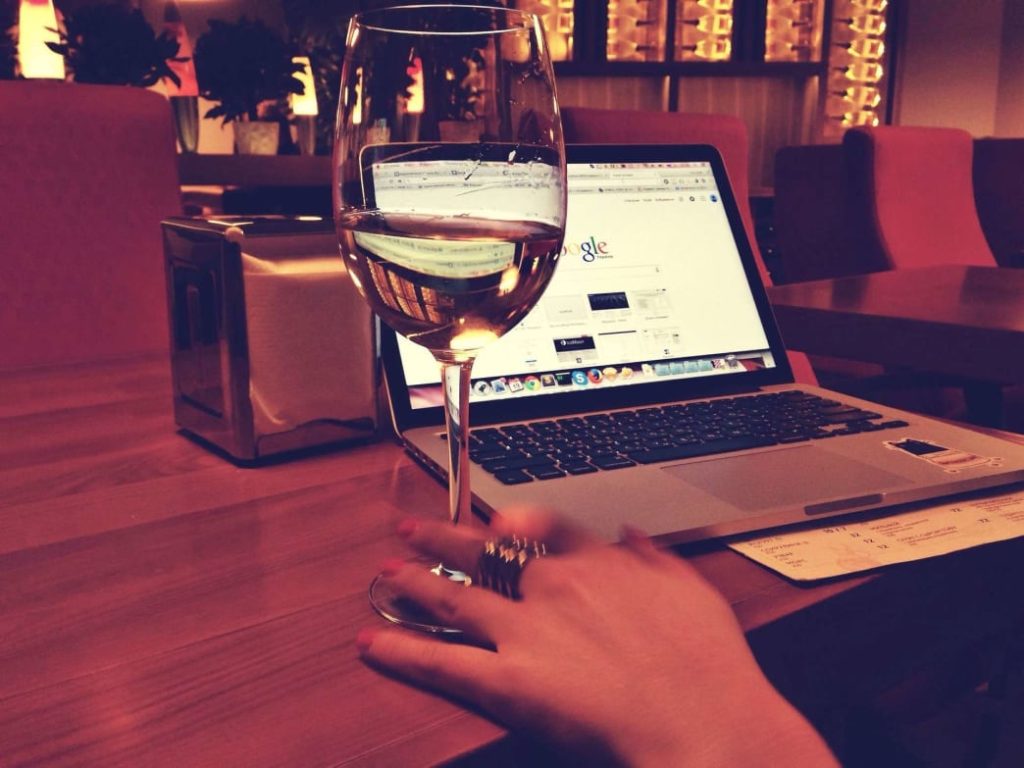 20 Things Working Moms SHOULD Do This Holiday Season
